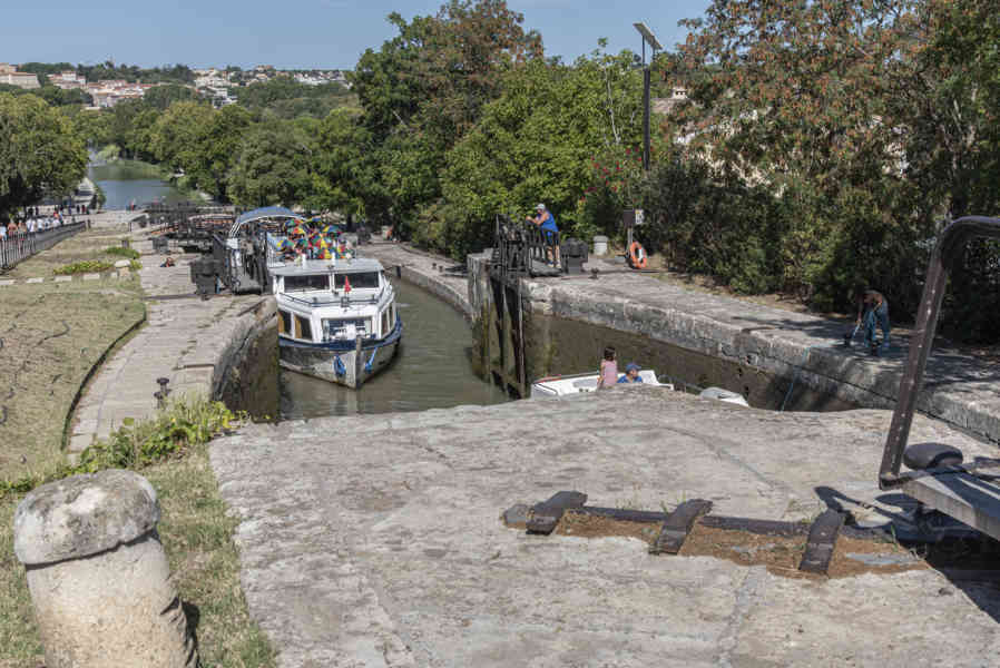 Francia - Beziérs 045 - Canal du Midi - Les 9 Écluses de Fonseranes.jpg
